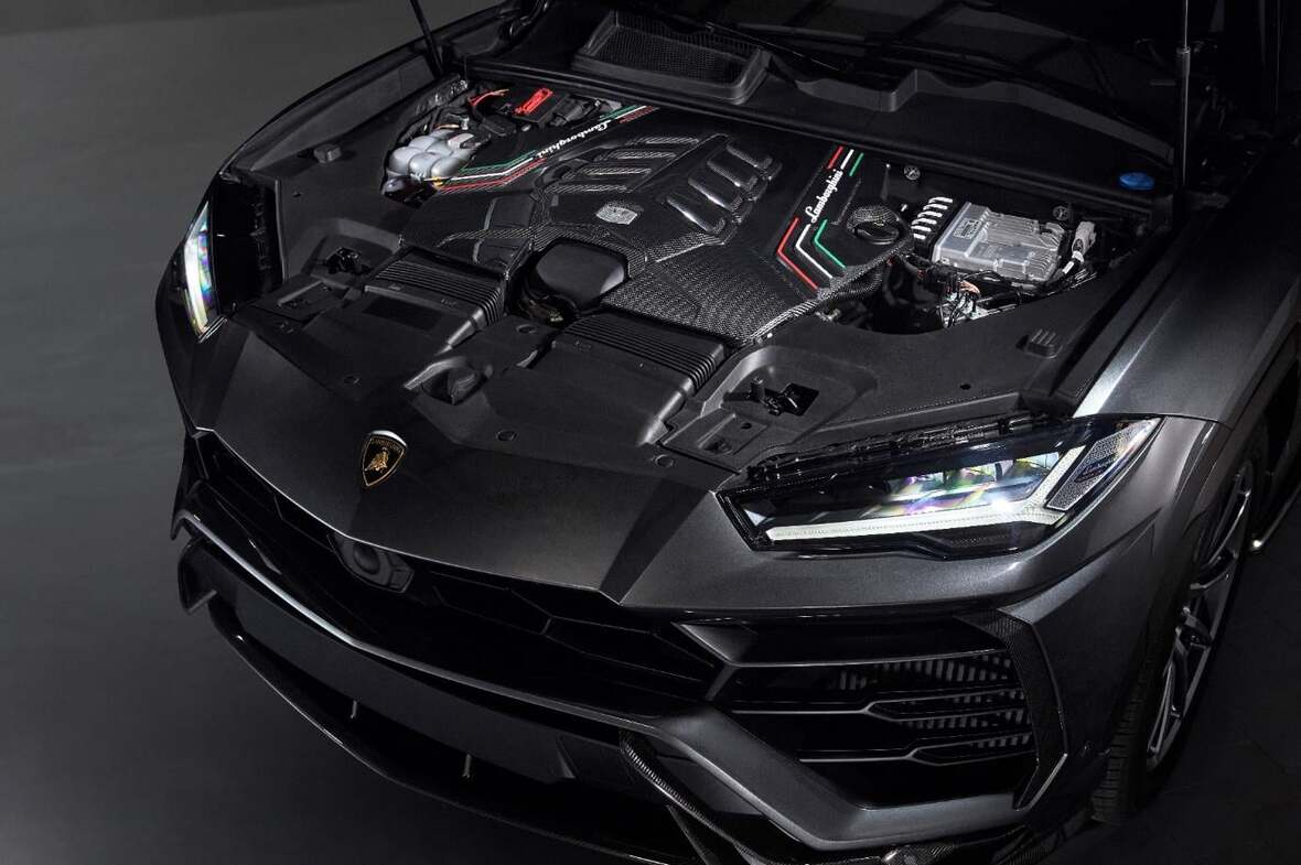 Urus Carbon Fiber Engine Cover